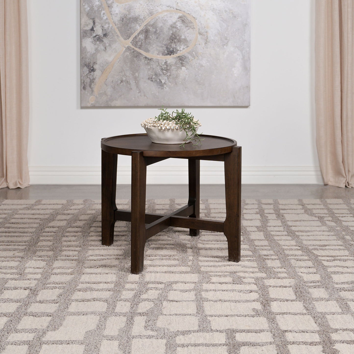 Mavis - Round Table
