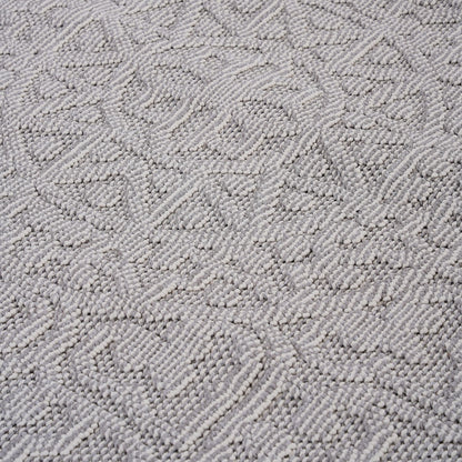 Guros - 6' X 9' Medallion Indoor / Outdoor Area Rug - White / Ivory