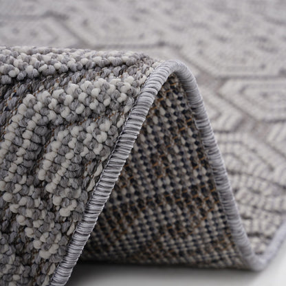 Guros - 6' X 9' Geometric Indoor / Outdoor Area Rug - Gray / White