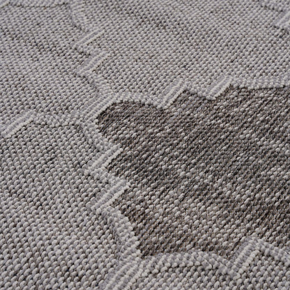 Guros - 6' X 9' Trellis Indoor / Outdoor Area Rug - White / Gray